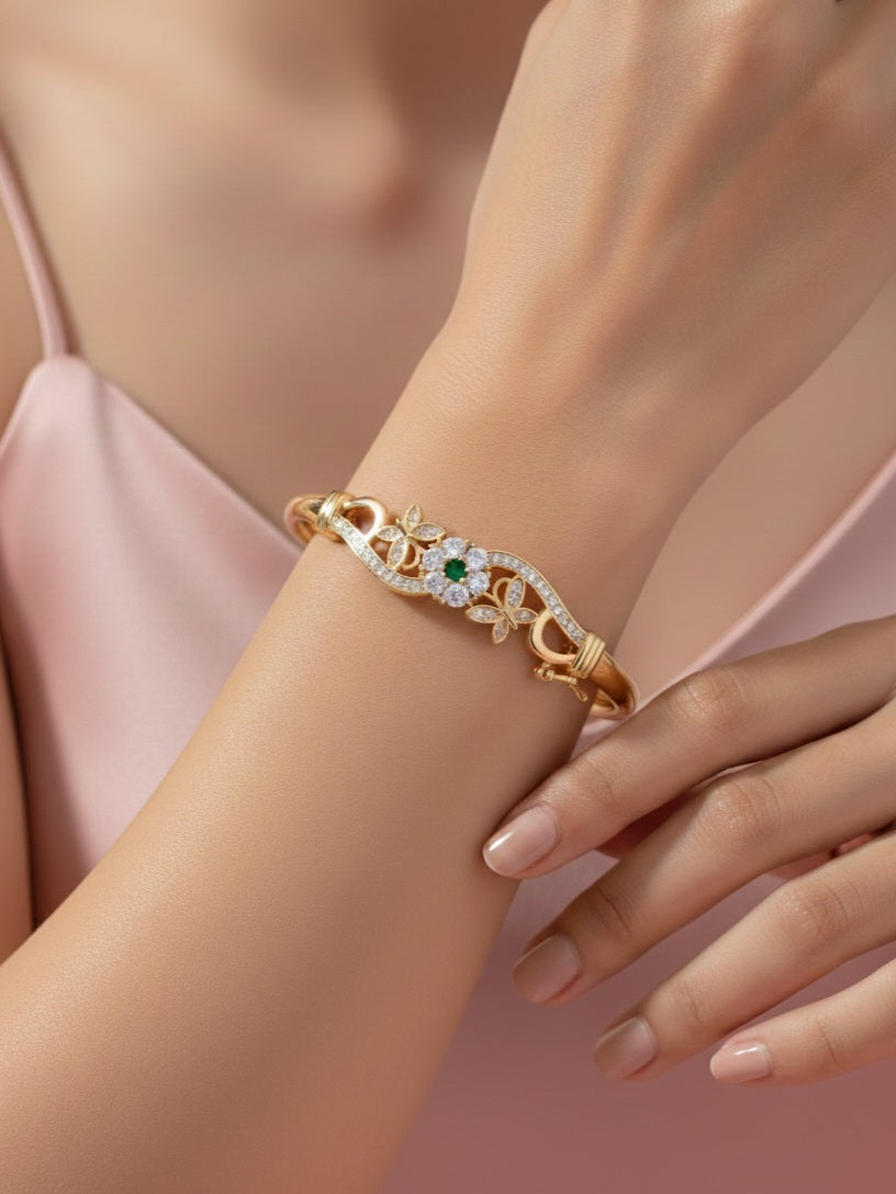 Brazalete con diseño floral